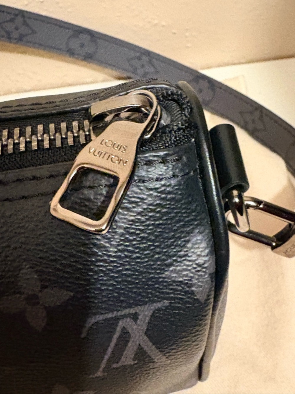 Louis Vuitton Monogram Eclipse Keepall XS - Picture 3 of 16